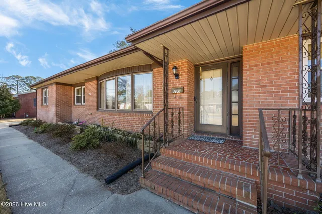$295,000 | 205 Fenton Place, Jacksonville, NC 28540