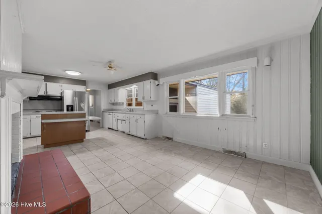 $295,000 | 205 Fenton Place, Jacksonville, NC 28540