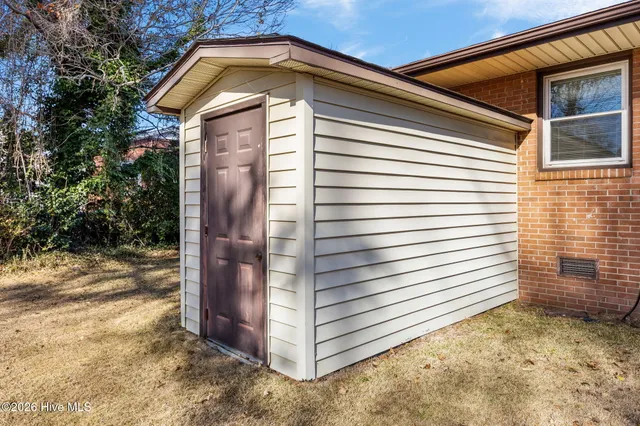 $295,000 | 205 Fenton Place, Jacksonville, NC 28540