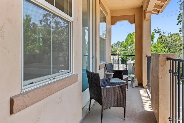 $2,600 | 180 Healdsburg Avenue, Unit B, Cloverdale, CA 95425