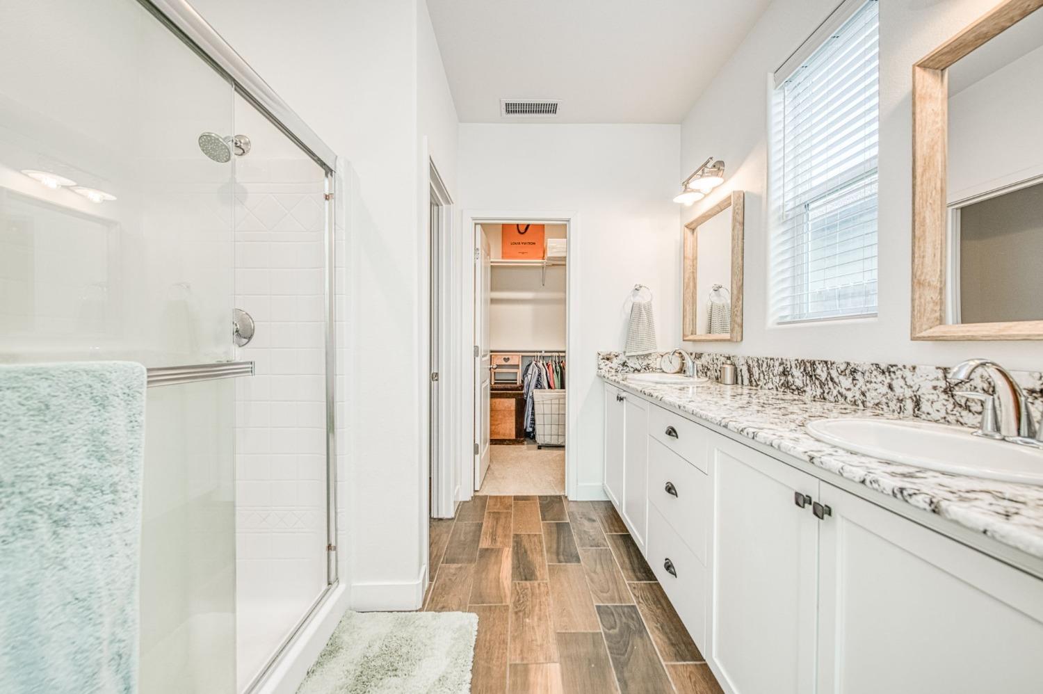 408 Grant Avenue West Madera, CA 93636 - Photo 25 of 42 a spacious bathroom with a double vanity sink and a mirror