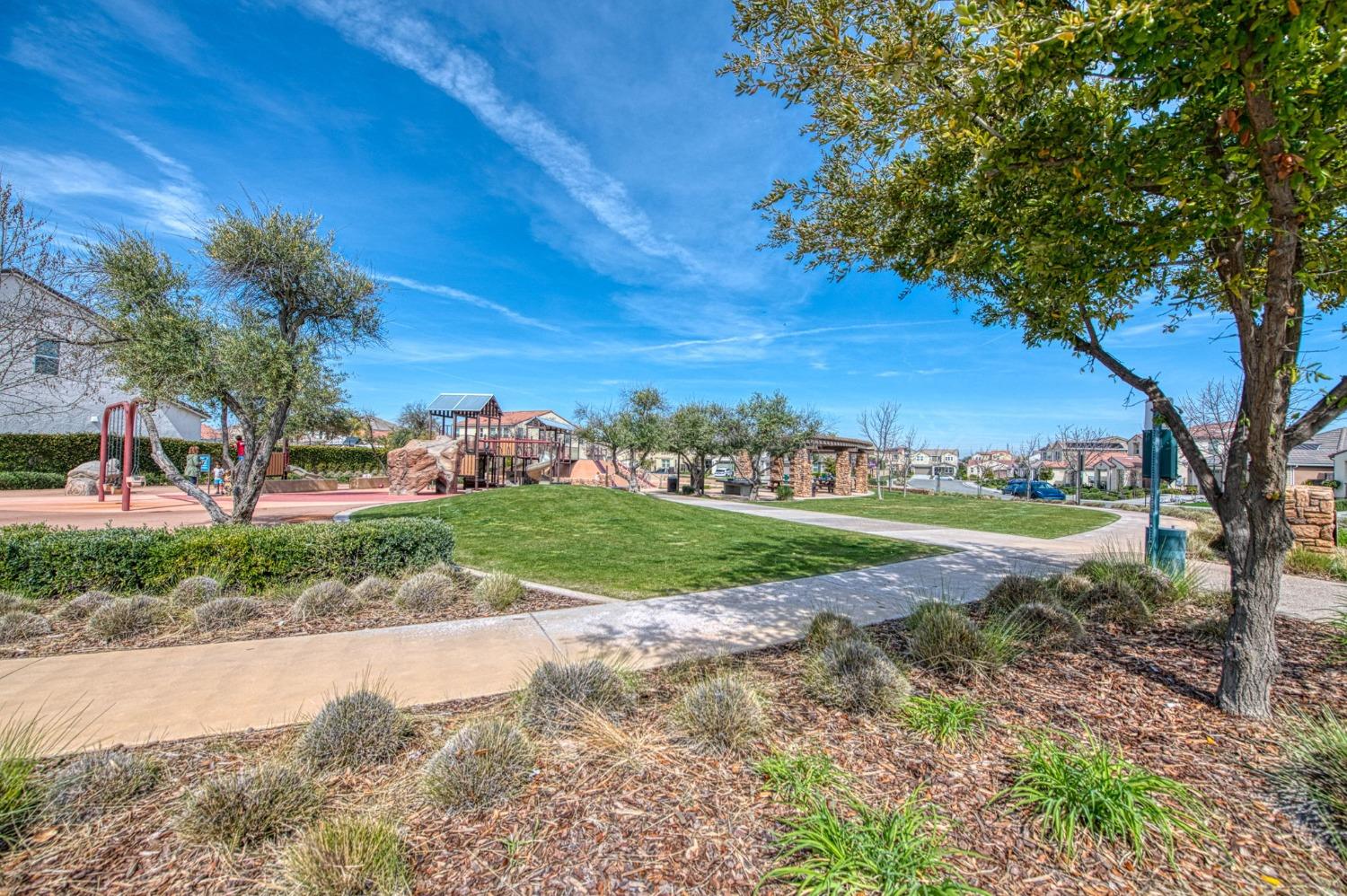 408 Grant Avenue West Madera, CA 93636 - Photo 3 of 42 a view of a park