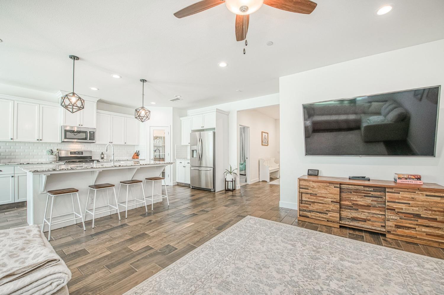 408 Grant Avenue West Madera, CA 93636 - Photo 8 of 42 a living room with furniture and a flat screen tv