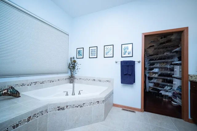 $399,900 | 3765 Lakeview Drive, Winnebago, IL 61088