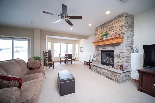 $399,900 | 3765 Lakeview Drive, Winnebago, IL 61088