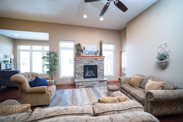 $399,900 | 3765 Lakeview Drive, Winnebago, IL 61088