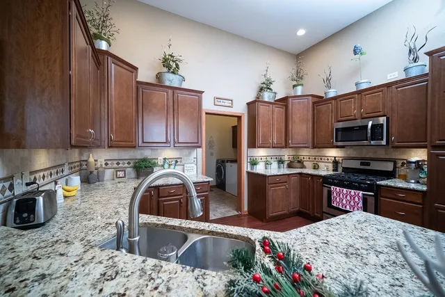 $399,900 | 3765 Lakeview Drive, Winnebago, IL 61088