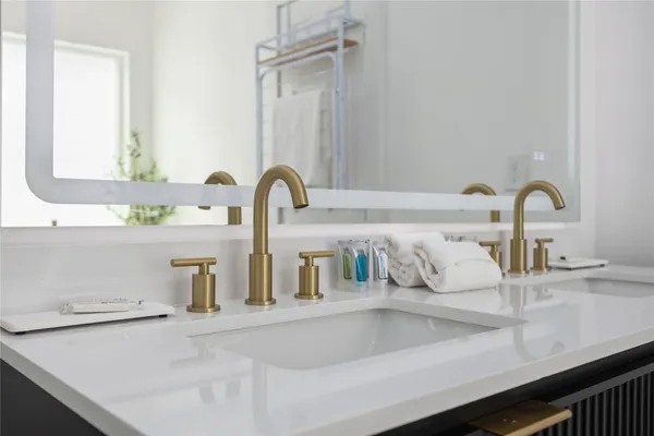 a close view of sink and tap