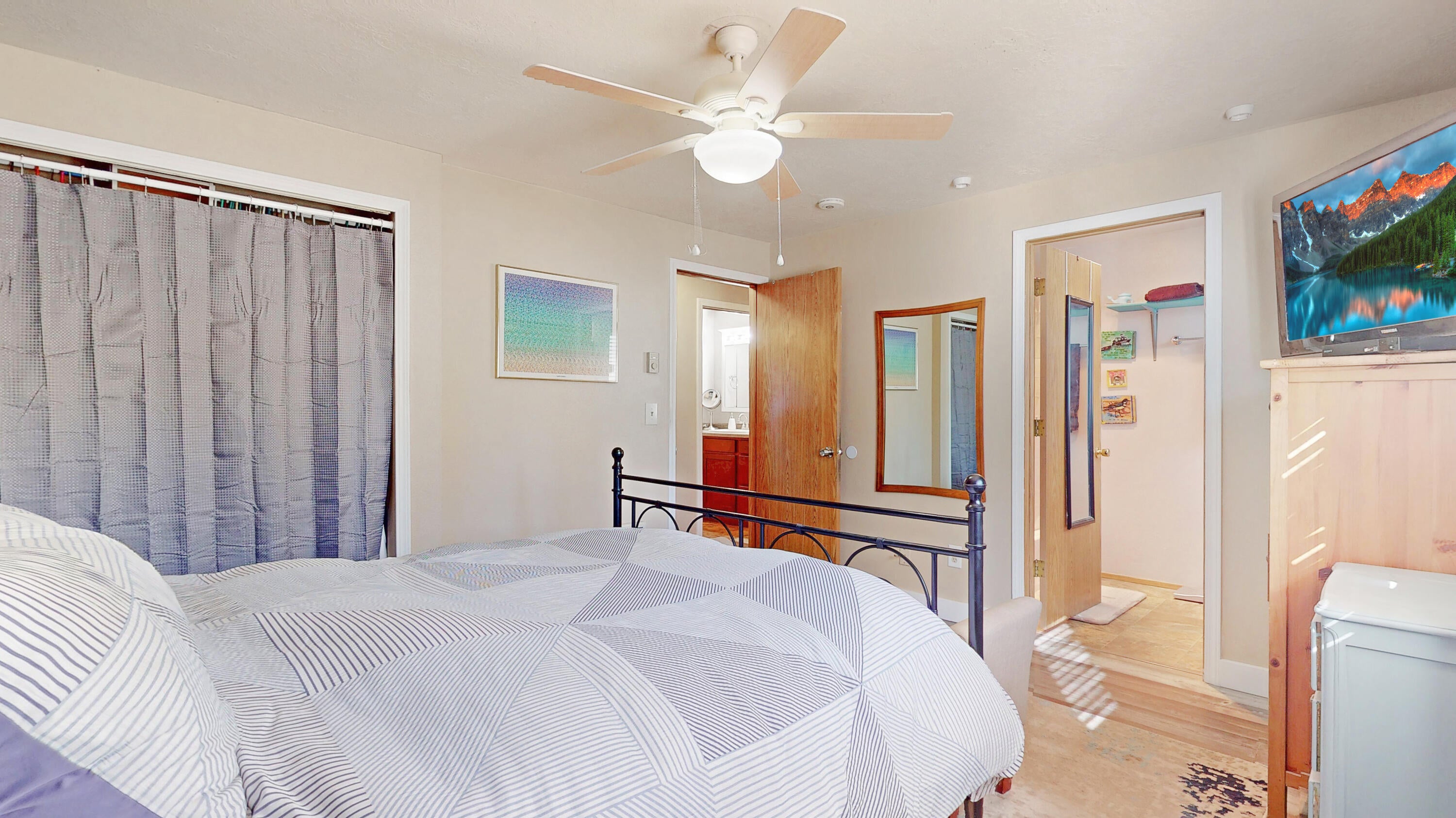 2015 Southwest 20th Street Redmond, OR 97756 - Photo 20 of 26 Primary bedroom
