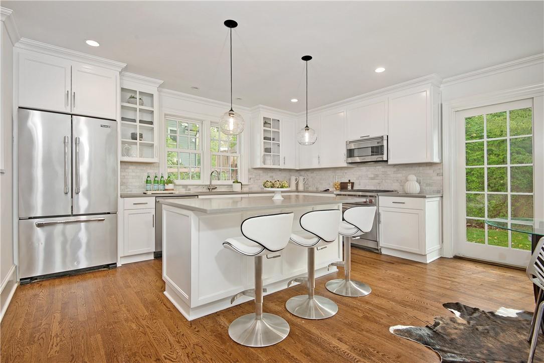 100 Glen Oaks Drive Rye, NY 10580 - Photo 1 of 1 Welcome to 100 Glen Oaks Drive, a stylish 5BR/4.1 Bath Colonial home, circa 2013, ready for you to move right in !The Kitchen is the heart of the home ! This sleek Eat in Kitchen accommodates a family dinner or a crowd !