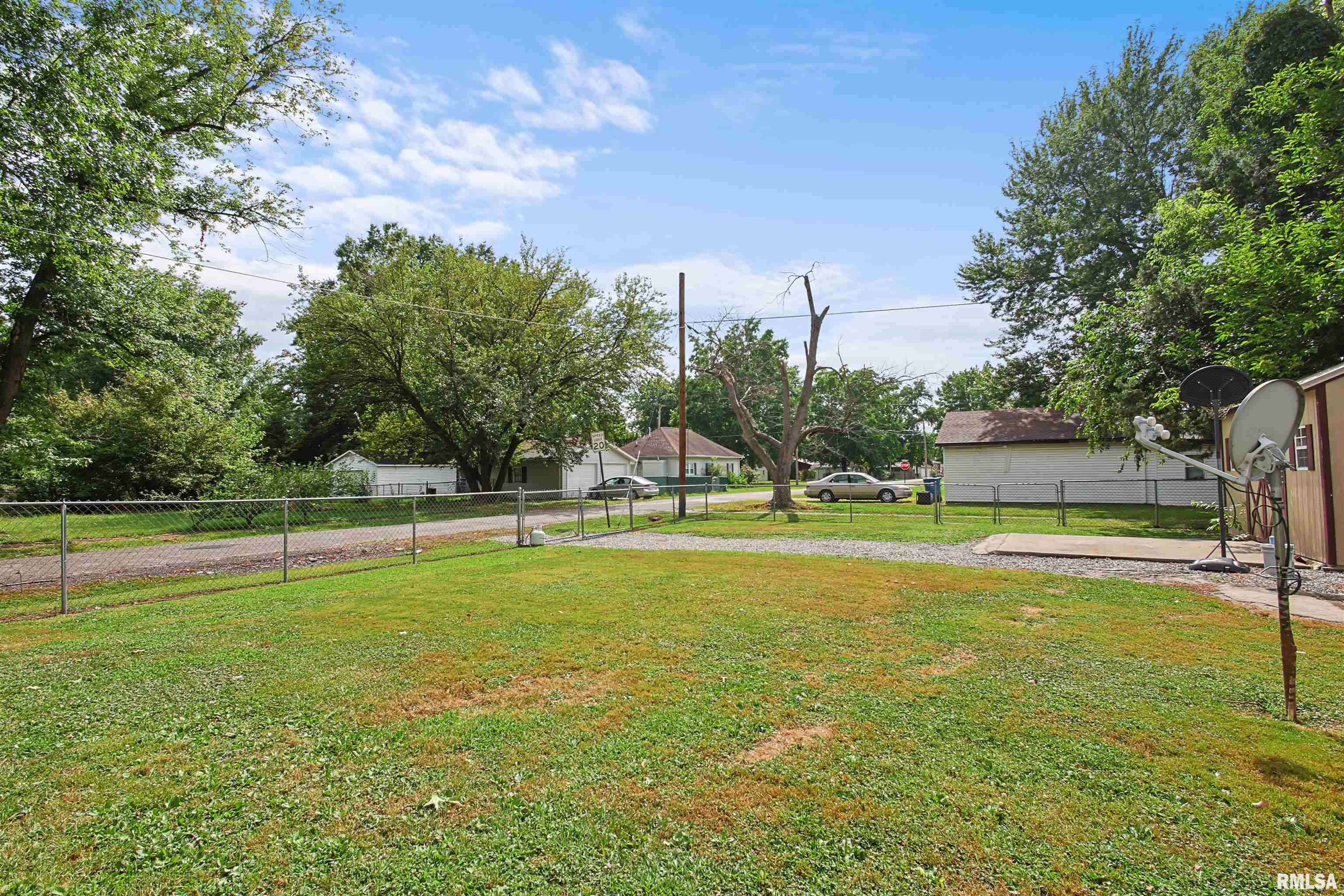 1201 Mcleansboro Street Benton, IL 62812 - Photo 8 of 15