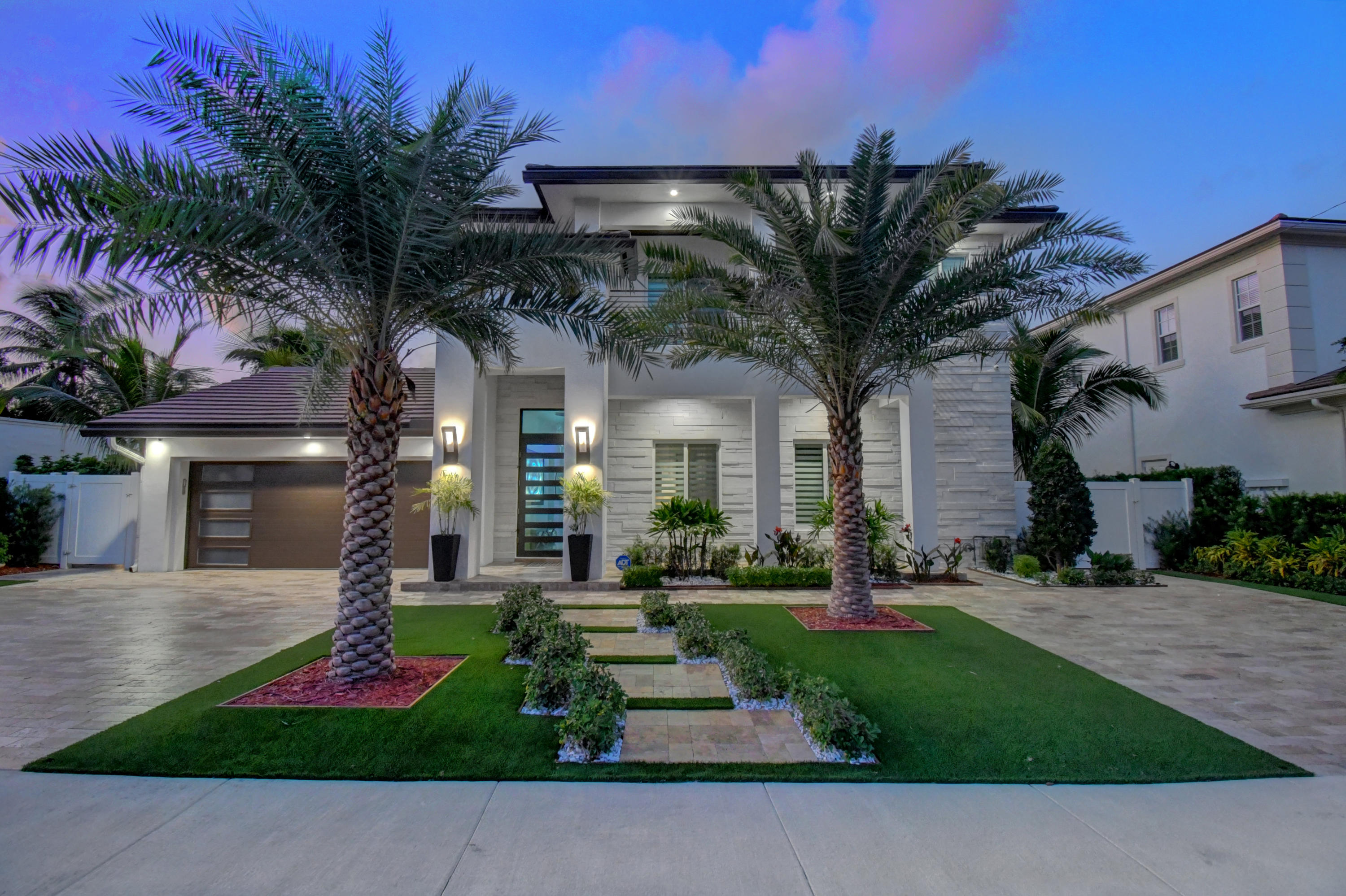 255 Northeast 3rd Court Boca Raton, FL 33432 - Photo 4 of 93 landscaping with truf