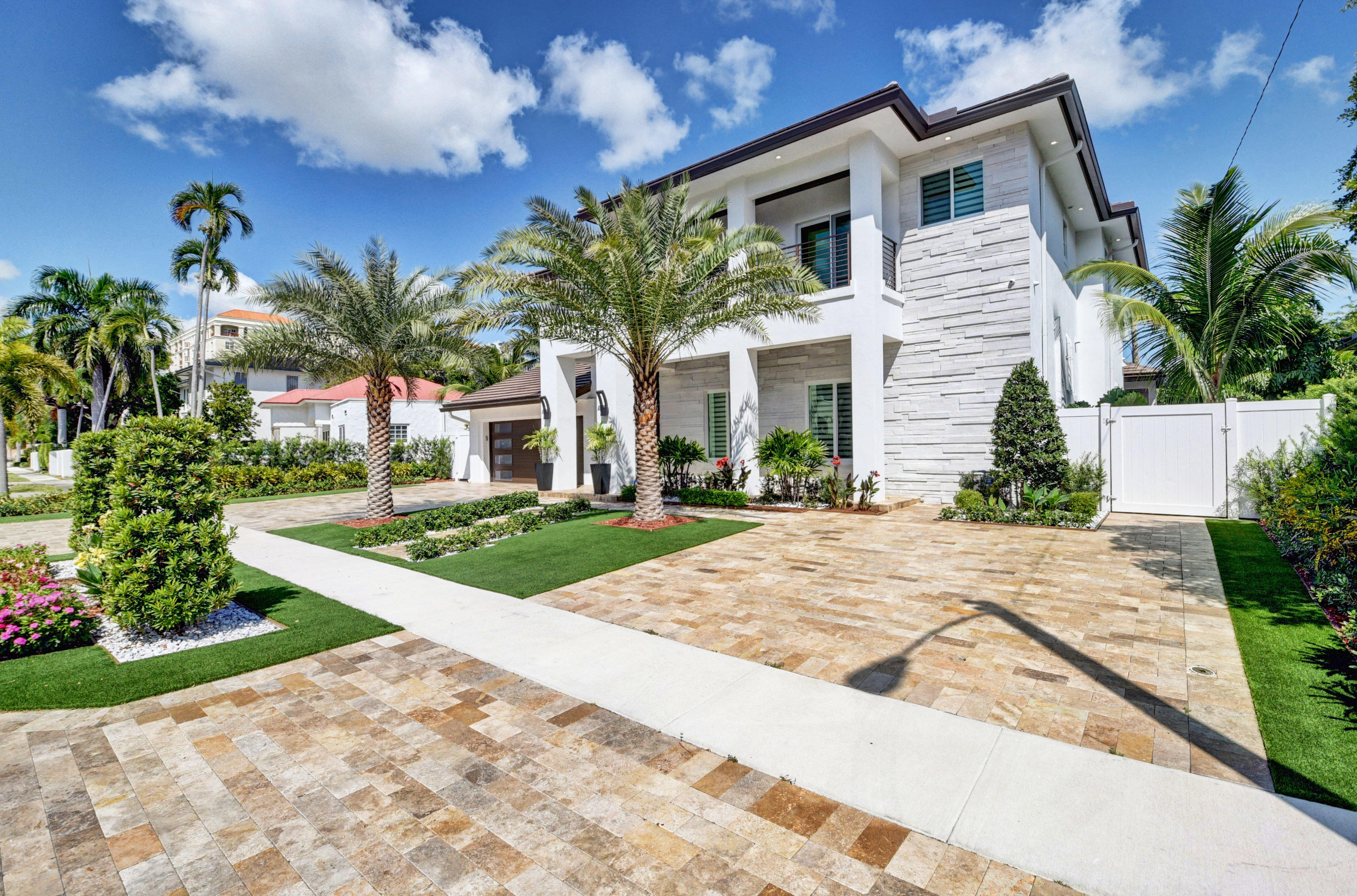 255 Northeast 3rd Court Boca Raton, FL 33432 - Photo 6 of 93 wide drive