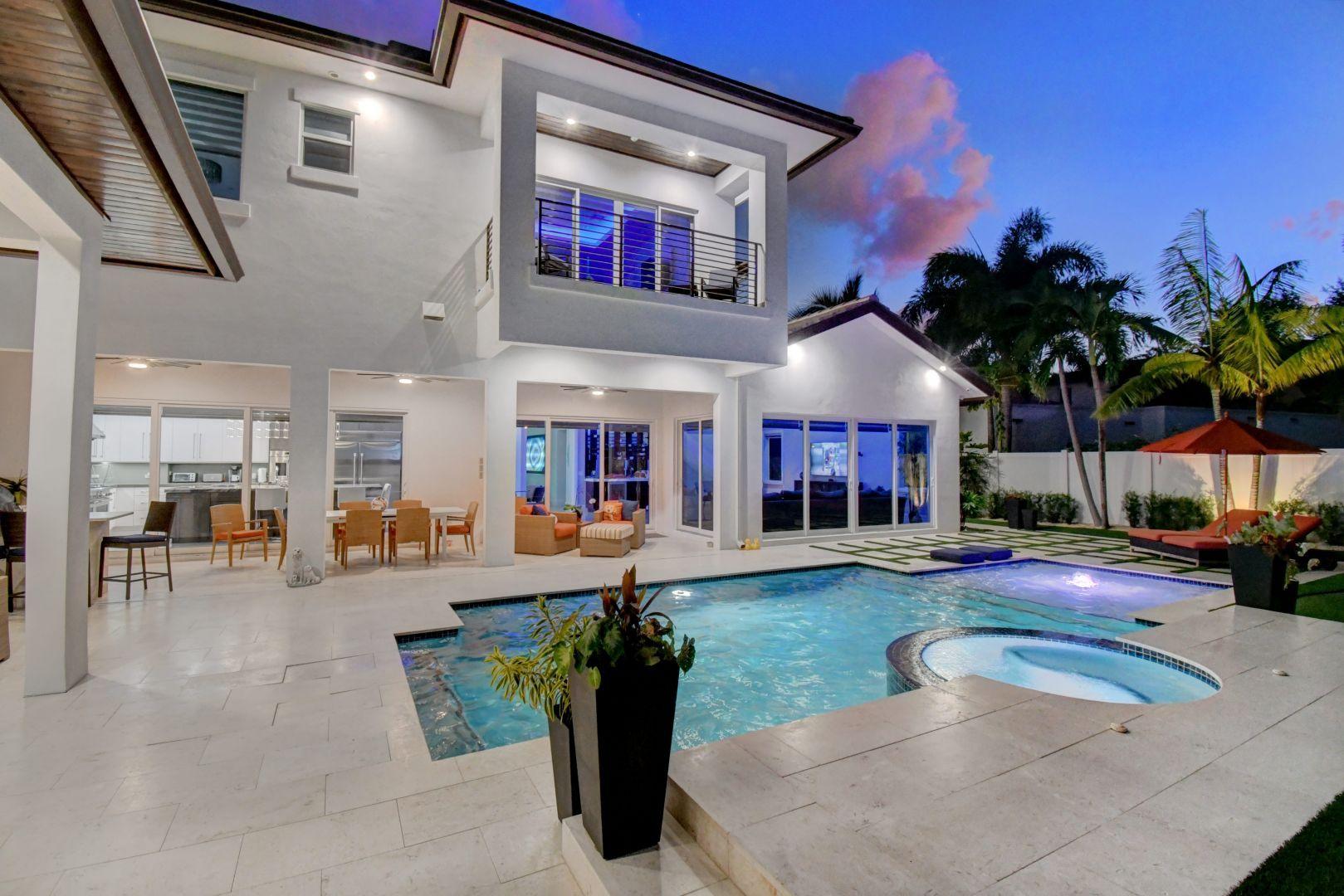 255 Northeast 3rd Court Boca Raton, FL 33432 - Photo 9 of 93 TRAVERTINE BACK PATIO