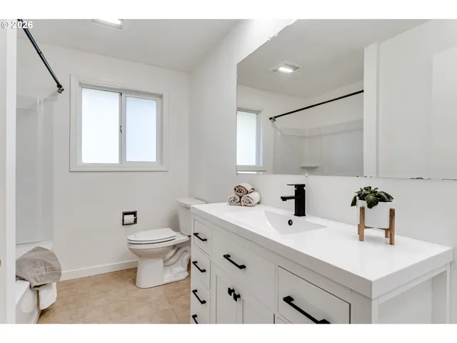 $444,900 | 401 Sterling Drive, Eugene, OR 97404