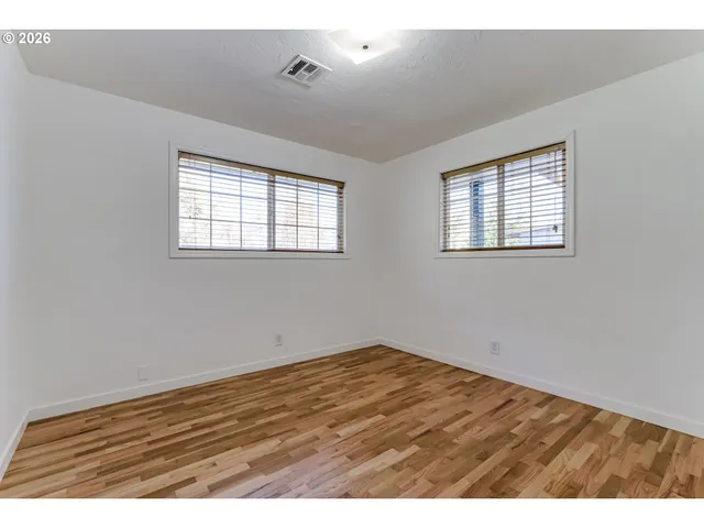 $444,900 | 401 Sterling Drive, Eugene, OR 97404