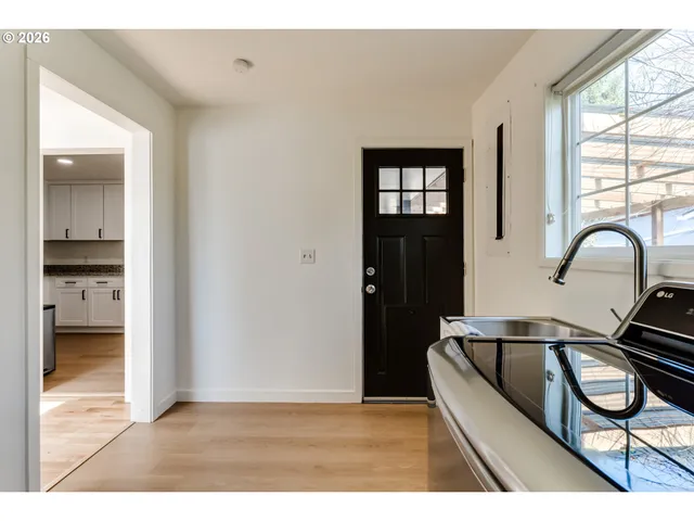 $444,900 | 401 Sterling Drive, Eugene, OR 97404