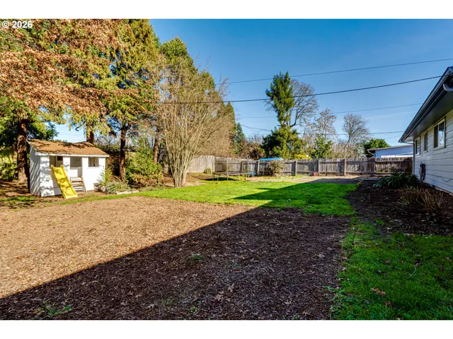 $444,900 | 401 Sterling Drive, Eugene, OR 97404