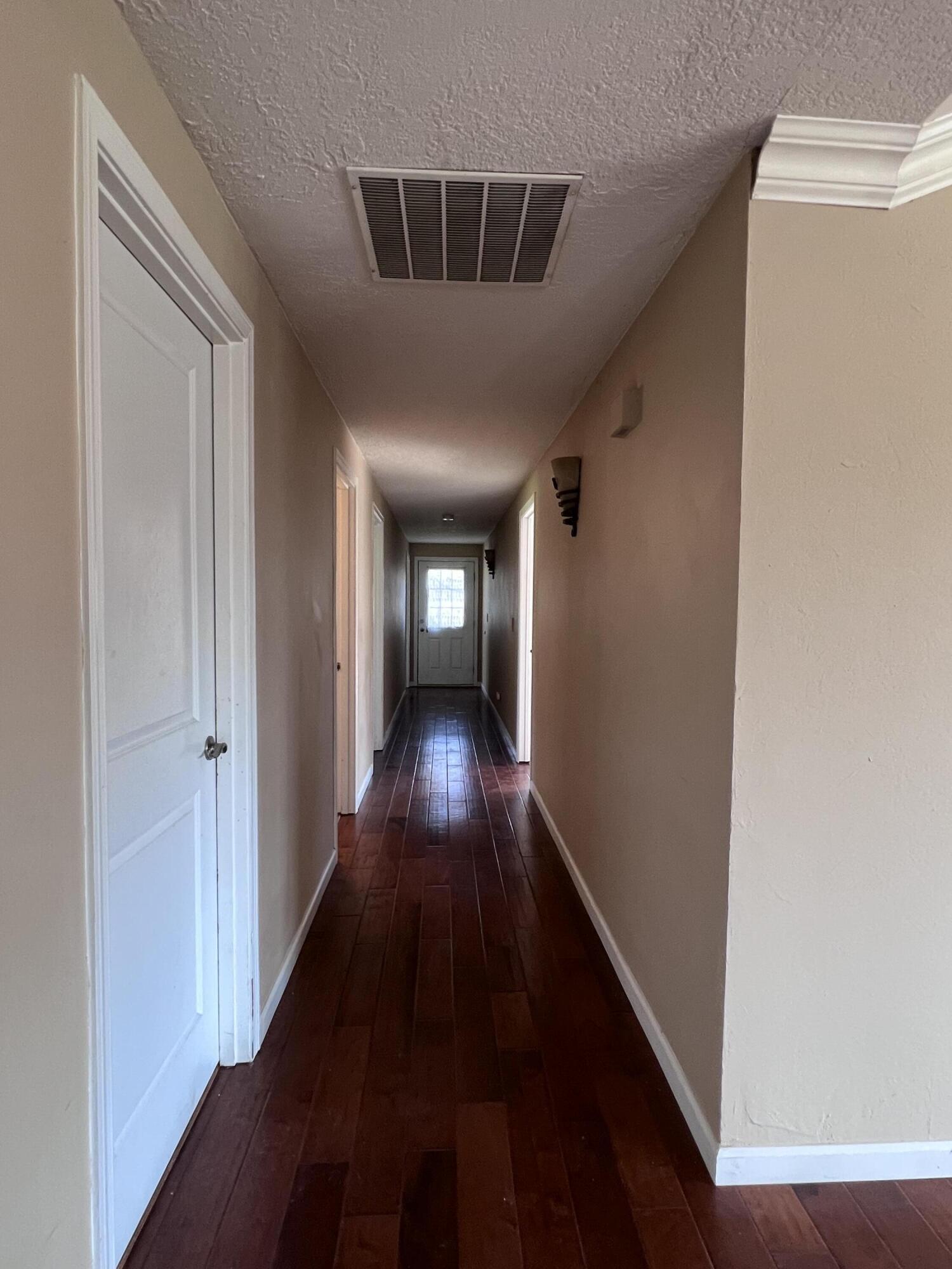 5525 Tunnel Loop Road Grants Pass, OR 97526 - Photo 15 of 65 13. Hallway to bedrooms