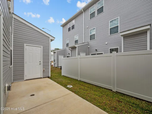 $268,000 | 266 Sandy Cv Lane, Sneads Ferry, NC 28460