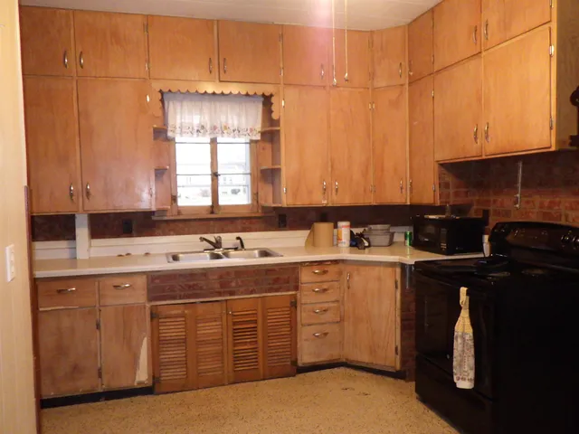 $160,000 | 29 North Clinton Avenue, Clintonville, WI 54929