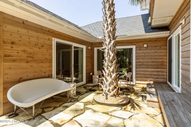 $2,654,000 | 10104 Seabreeze Drive, Emerald Isle, NC 28594