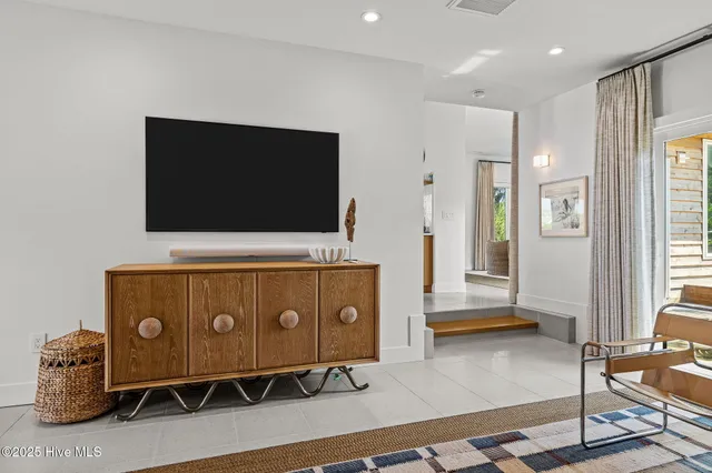 $2,654,000 | 10104 Seabreeze Drive, Emerald Isle, NC 28594