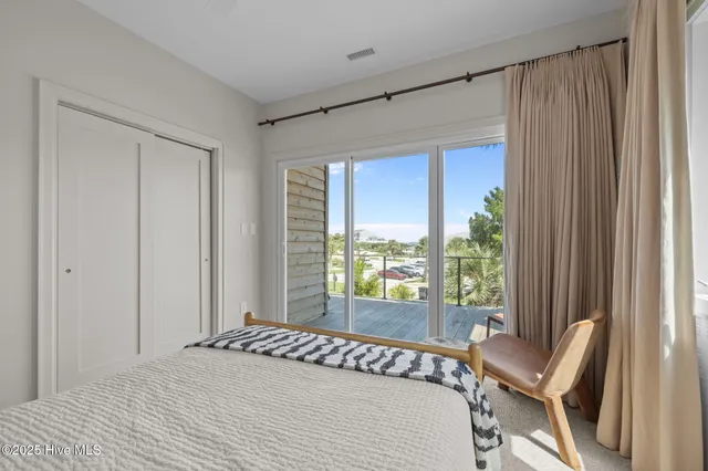 $2,654,000 | 10104 Seabreeze Drive, Emerald Isle, NC 28594