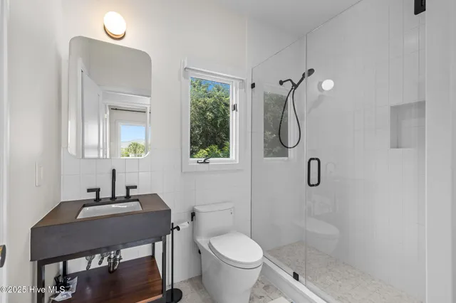 $2,654,000 | 10104 Seabreeze Drive, Emerald Isle, NC 28594