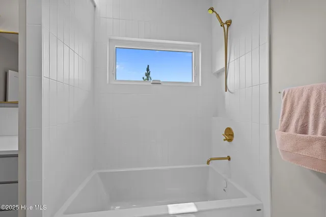 $2,654,000 | 10104 Seabreeze Drive, Emerald Isle, NC 28594