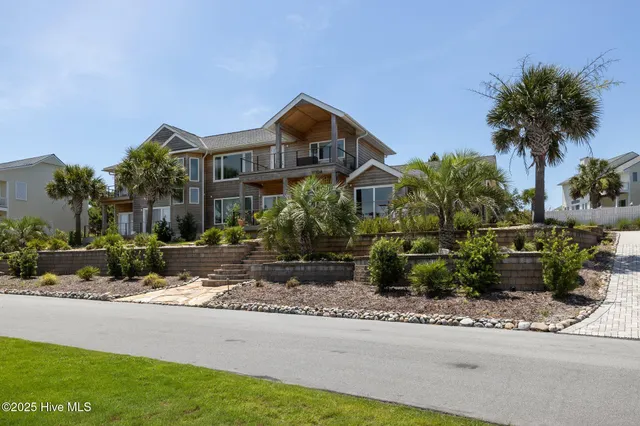 $2,654,000 | 10104 Seabreeze Drive, Emerald Isle, NC 28594