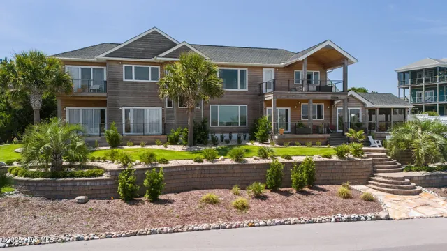 $2,654,000 | 10104 Seabreeze Drive, Emerald Isle, NC 28594