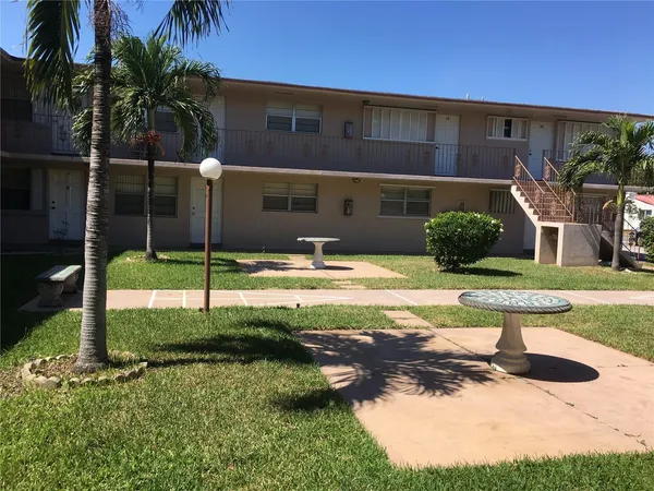 $1,400 | 1710 McKinley Street, Unit 5, Hollywood, FL 33020