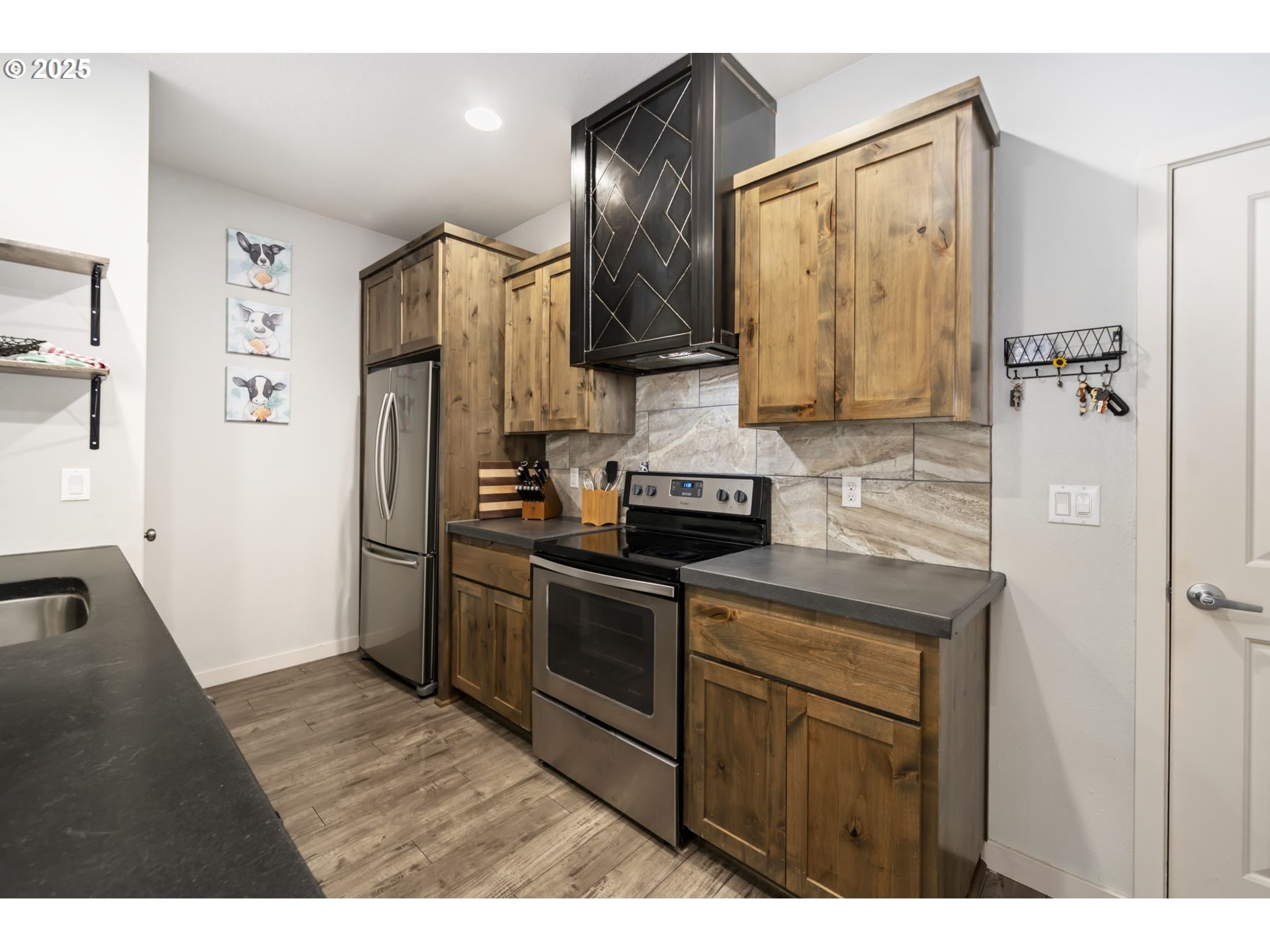125 North 44th Place Ridgefield, WA 98642 - Photo 21 of 47 a kitchen with stainless steel appliances granite countertop a refrigerator a stove and a sink