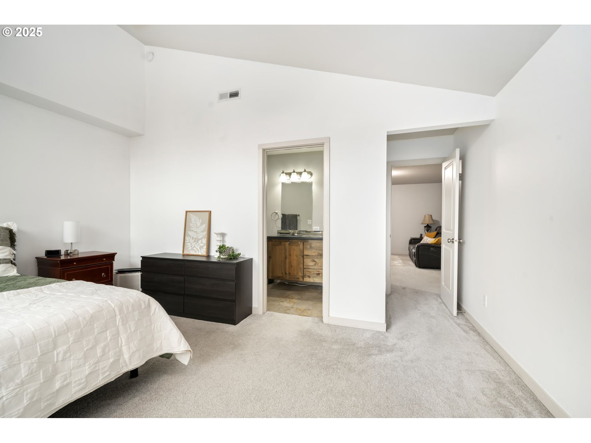 125 North 44th Place Ridgefield, WA 98642 - Photo 28 of 47 a bedroom with a bed and a dresser