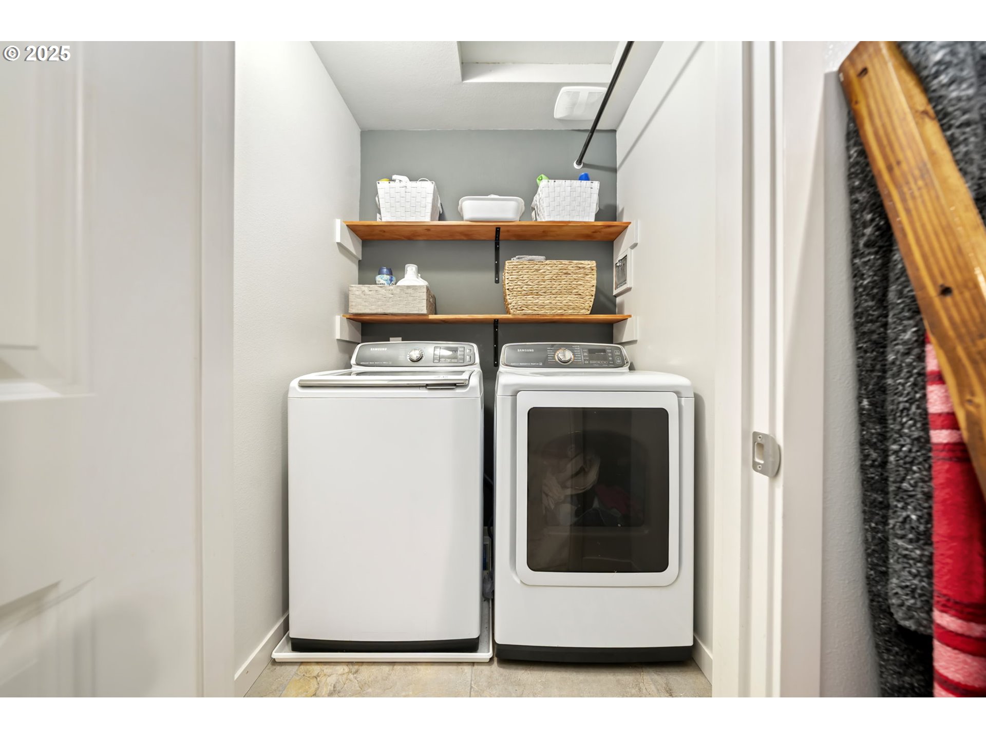 125 North 44th Place Ridgefield, WA 98642 - Photo 43 of 47 a utility room with dryer and washer