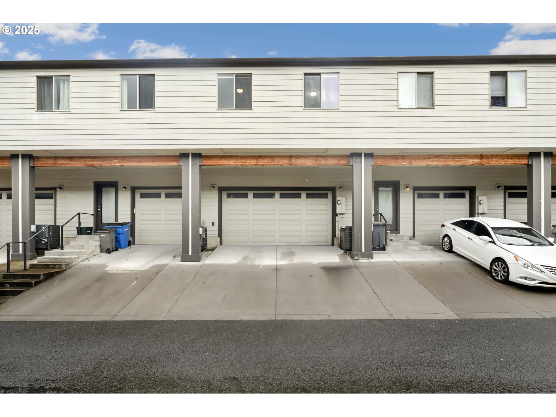 125 North 44th Place Ridgefield, WA 98642 - Photo 44 of 47 a view of a white house