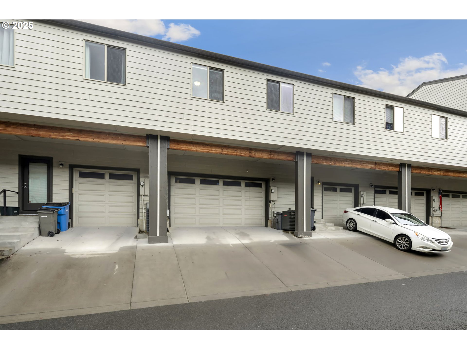 125 North 44th Place Ridgefield, WA 98642 - Photo 46 of 47 a view of a building with car parked