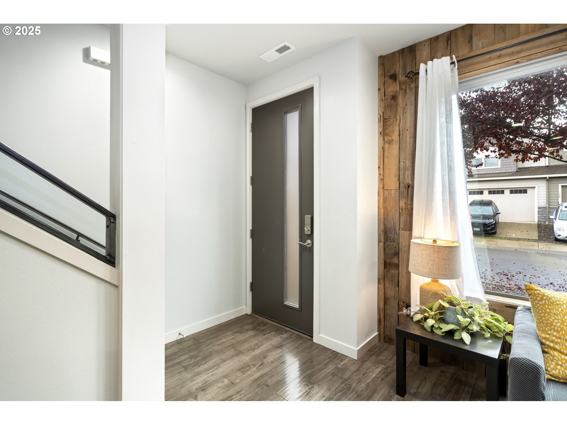 125 North 44th Place Ridgefield, WA 98642 - Photo 9 of 47 a view of a entryway