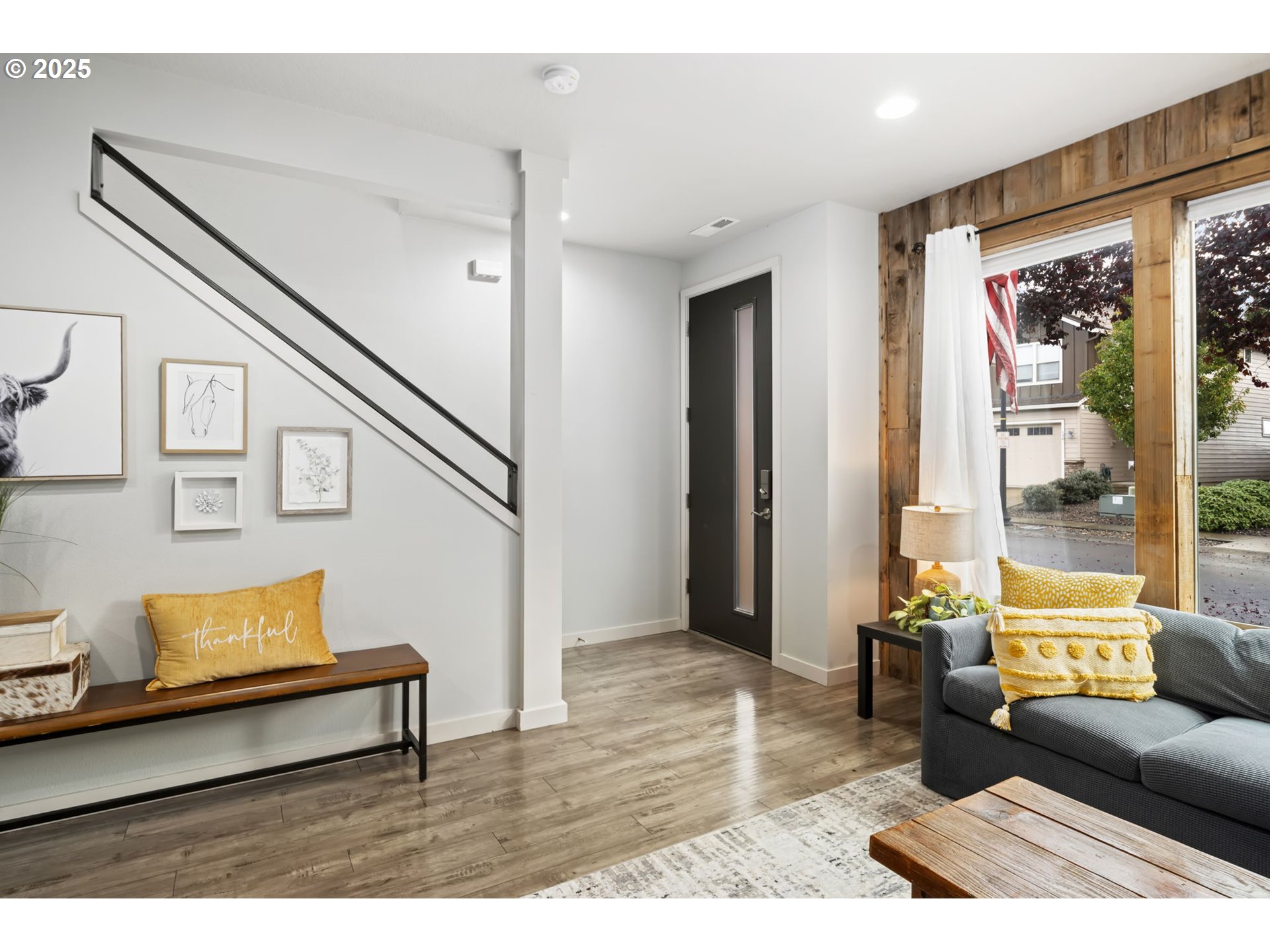 125 North 44th Place Ridgefield, WA 98642 - Photo 10 of 47 a living room with furniture and a table