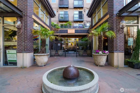 $300,000 | 1125 East Olive Street, Unit 202, Seattle, WA 98122