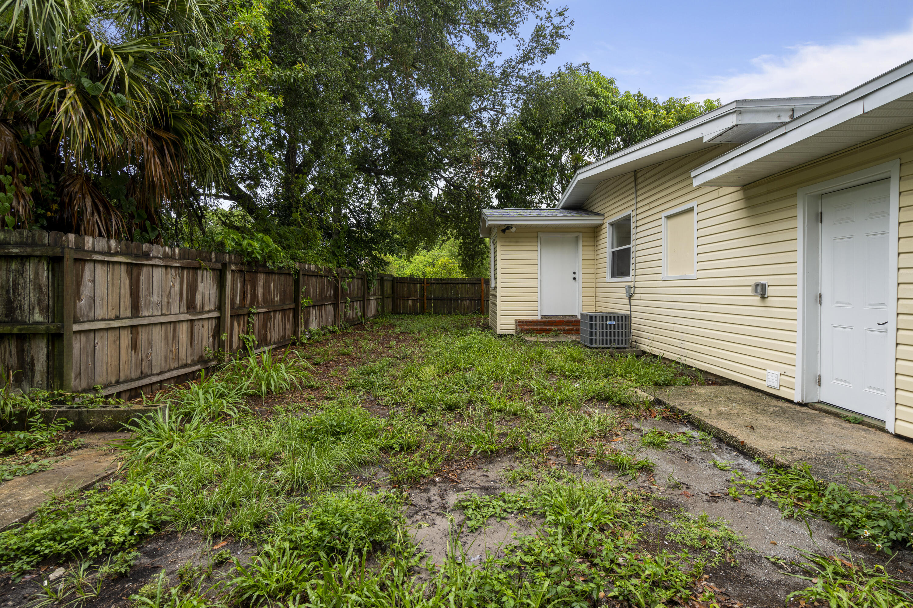 995 Bevis Road Merritt Island, FL 32953 - Photo 33 of 38 Backyard