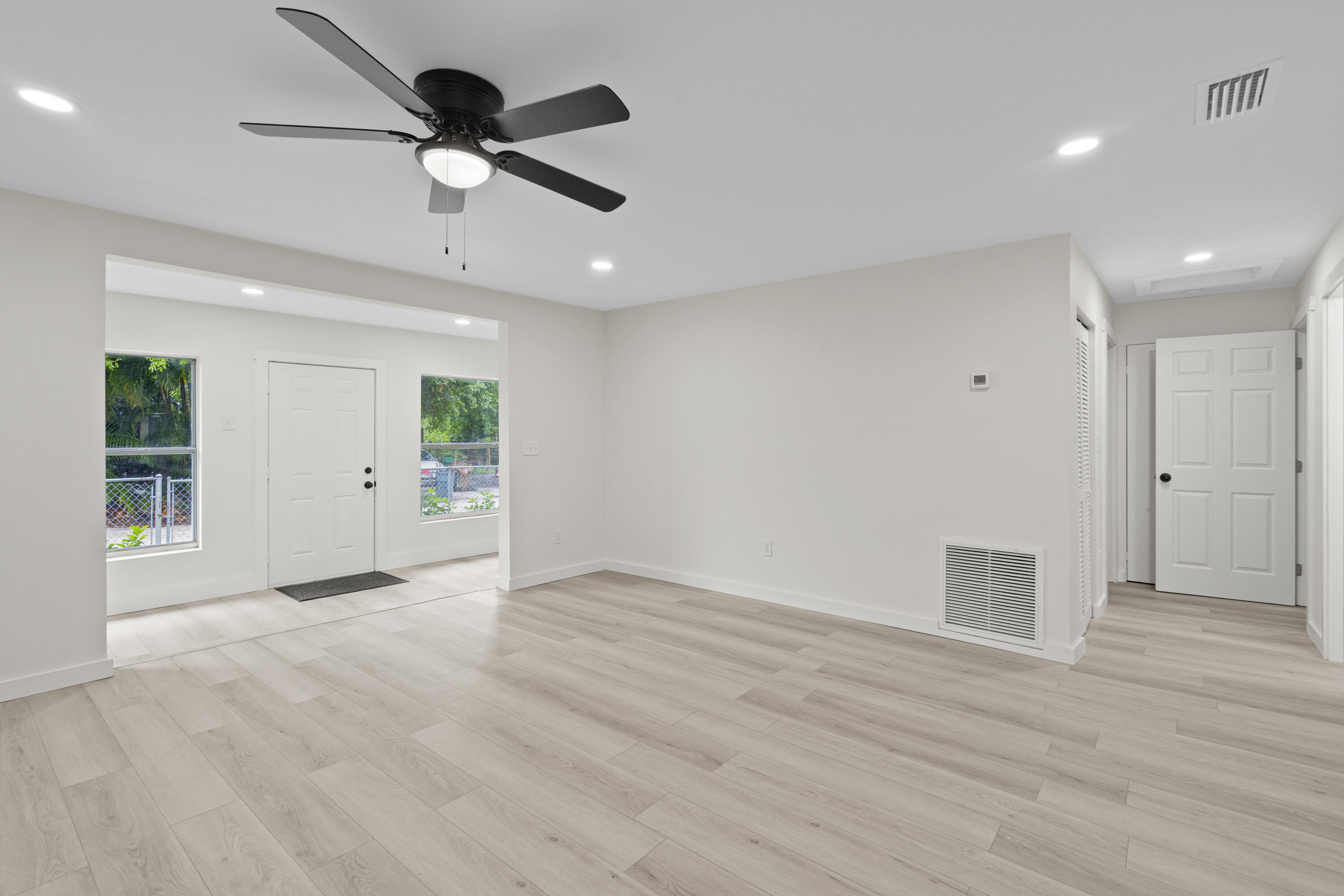 995 Bevis Road Merritt Island, FL 32953 - Photo 5 of 38 Living Area