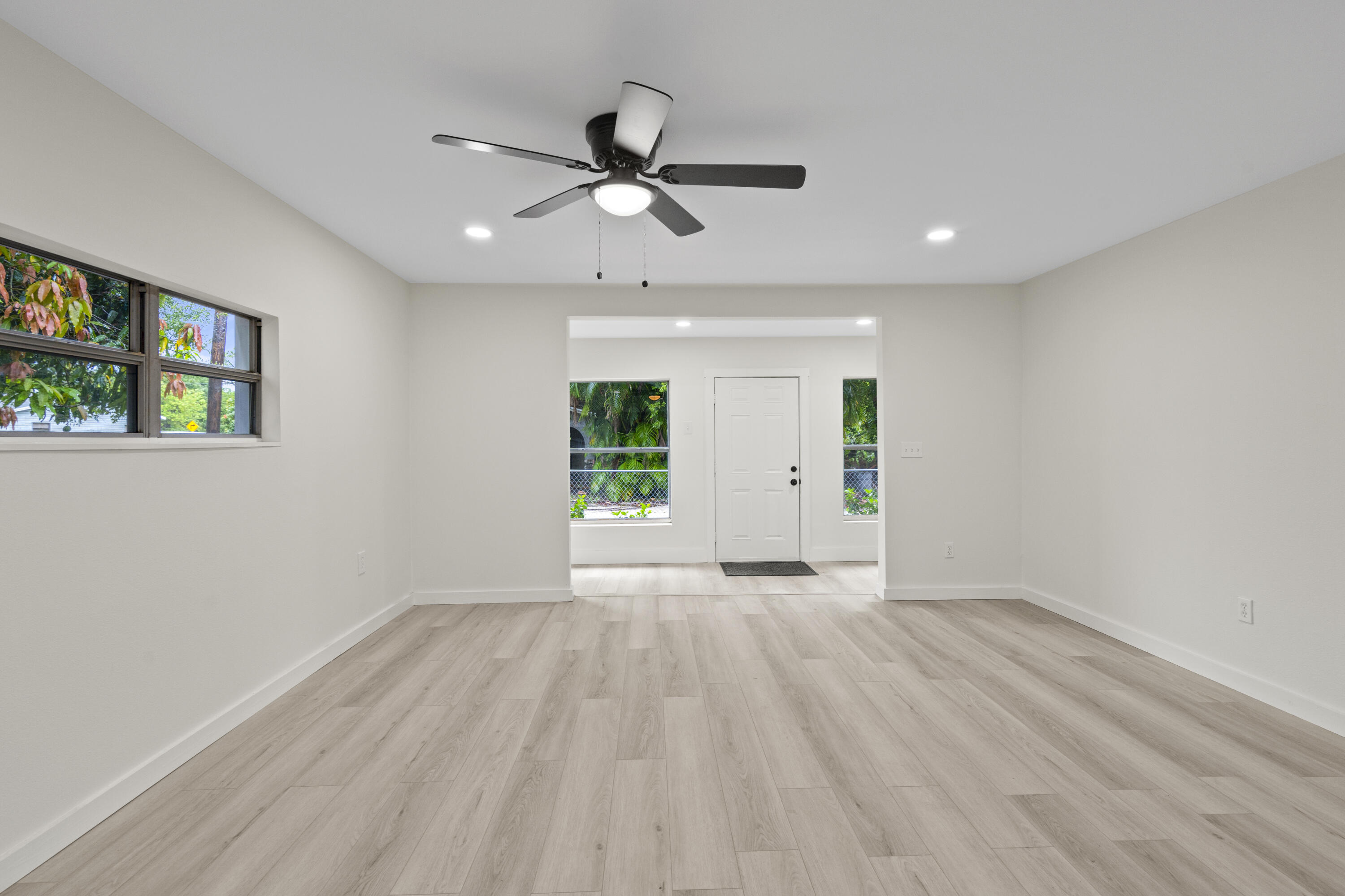 995 Bevis Road Merritt Island, FL 32953 - Photo 6 of 38 Living Area
