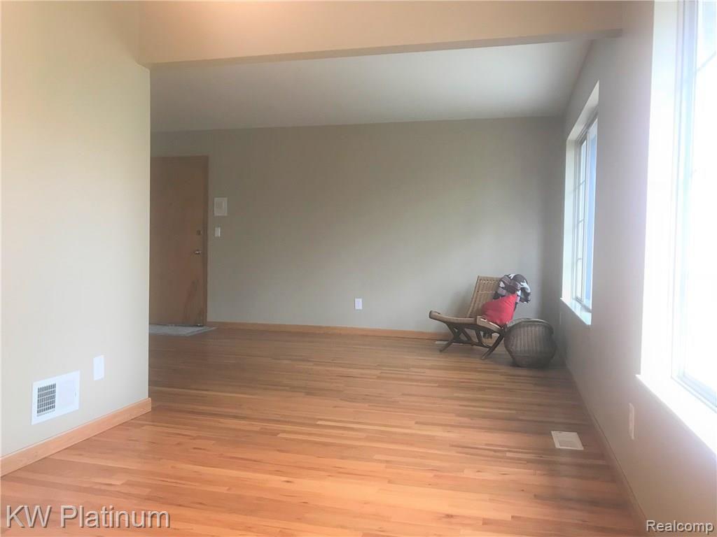 29374 Hoover Road, Unit 5 Warren, MI 48093 - Photo 5 of 24 IMG_3275.JPG