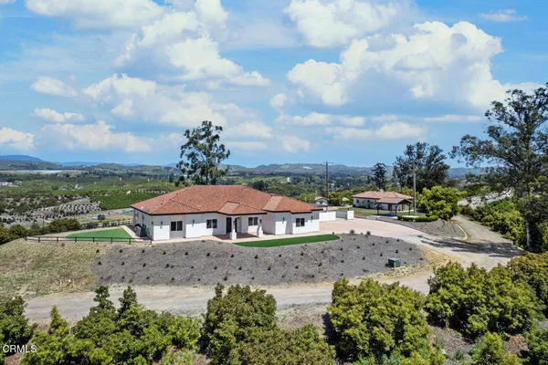 a view of a houses with a garden