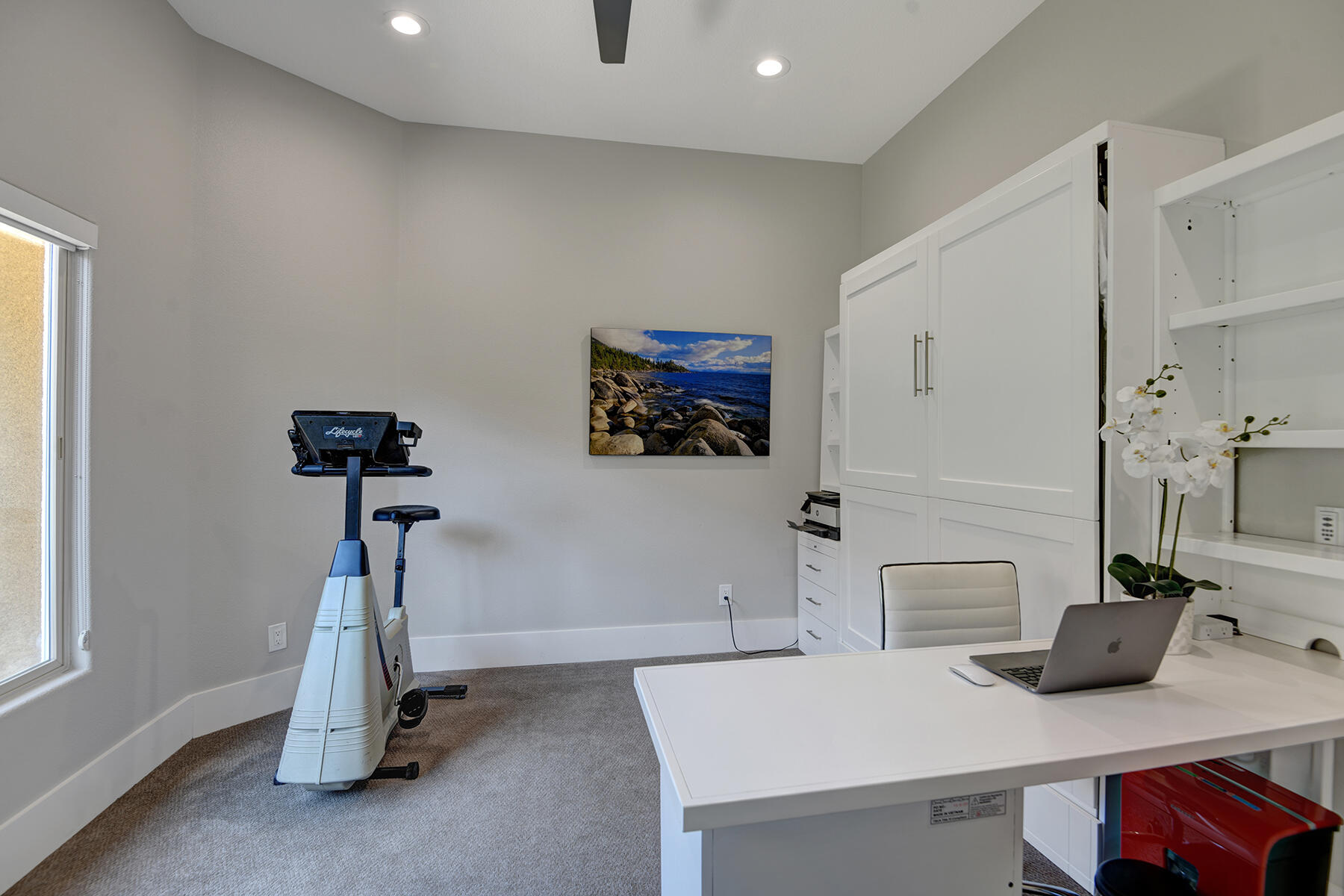 75 North Kavenish Drive Rancho Mirage, CA 92270 - Photo 25 of 41 a very nice looking room with a large window