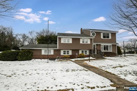 $799,000 | 2 Eden Place, Wayne, NJ 07470