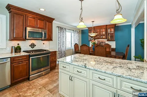 $799,000 | 2 Eden Place, Wayne, NJ 07470