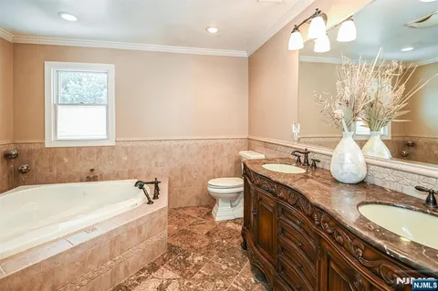 $799,000 | 2 Eden Place, Wayne, NJ 07470